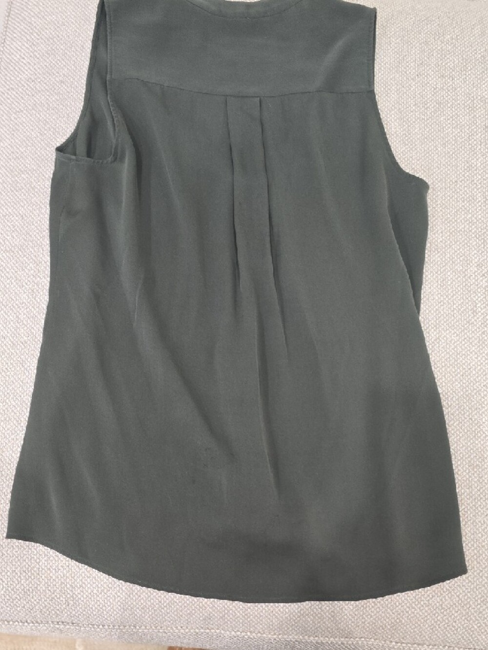 Theory Silk Olive Green Sleeveless V-Neck Blouse - Picture 3 of 3